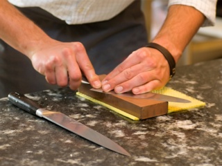 Заточка кухонных ножей с помощью бруска. Виды брусков