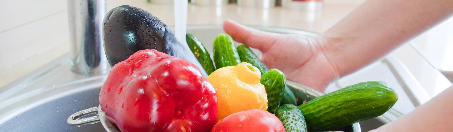 Как нужно мыть овощи и фрукты перед едой?
